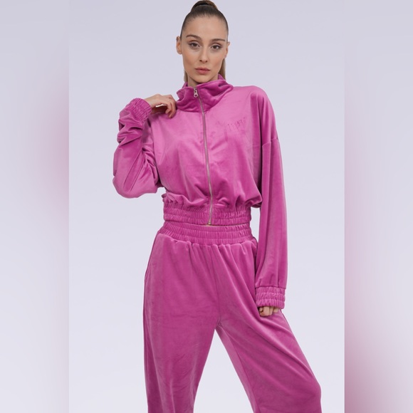 Tracksuit - Picture 4 of 4